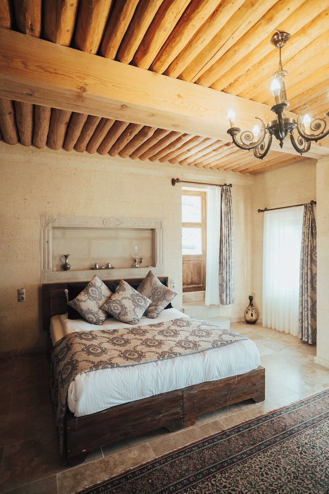 Deluxe Stone Suite with Stone - Photo 34