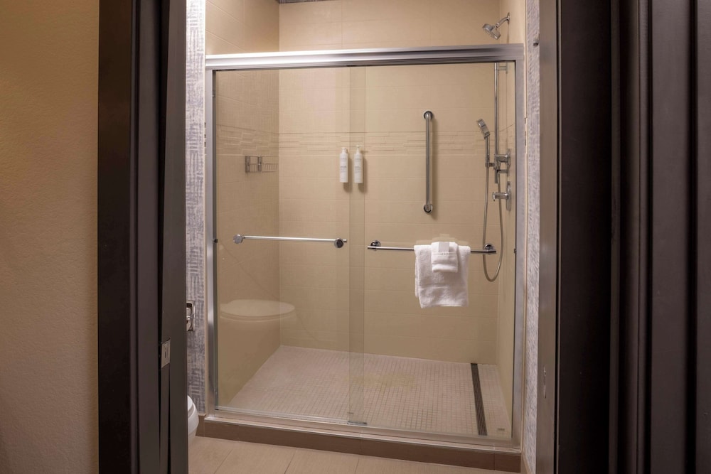 Suite, 1 King Bed, Non Smoking - Photo 15