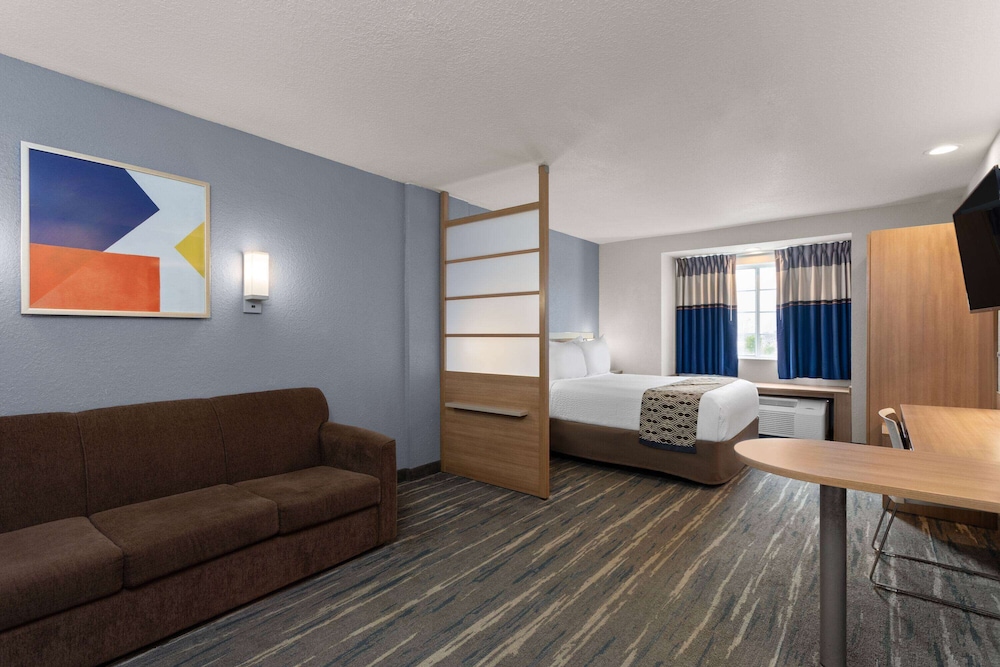 Studio Suite, 1 Queen Bed, Accessible, Non Smoking (Mobility/Hearing Impaired) - Photo 3