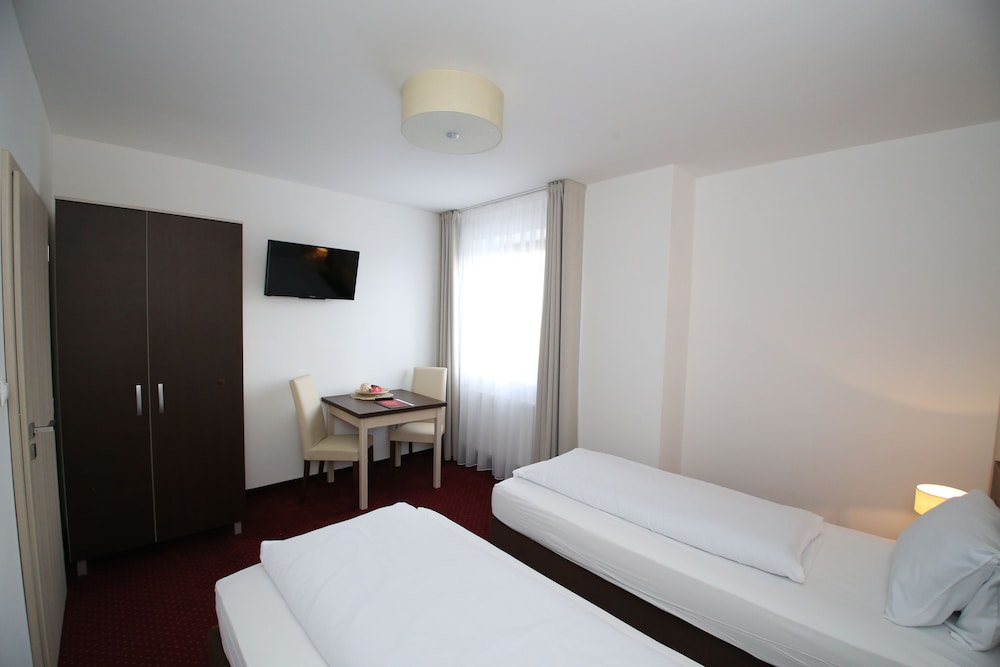 Basic Double Room, Kitchen photo 3