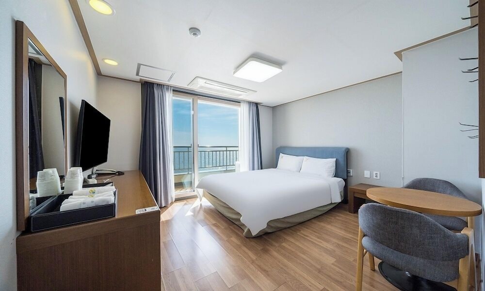 Standard Queen Double Oceanview