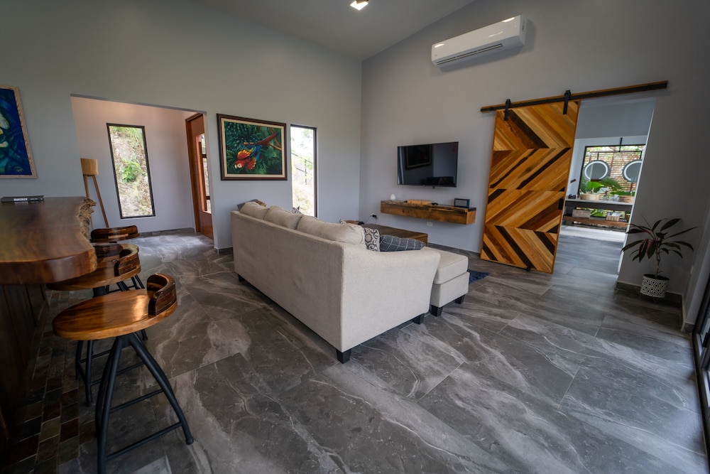Villa photo 1