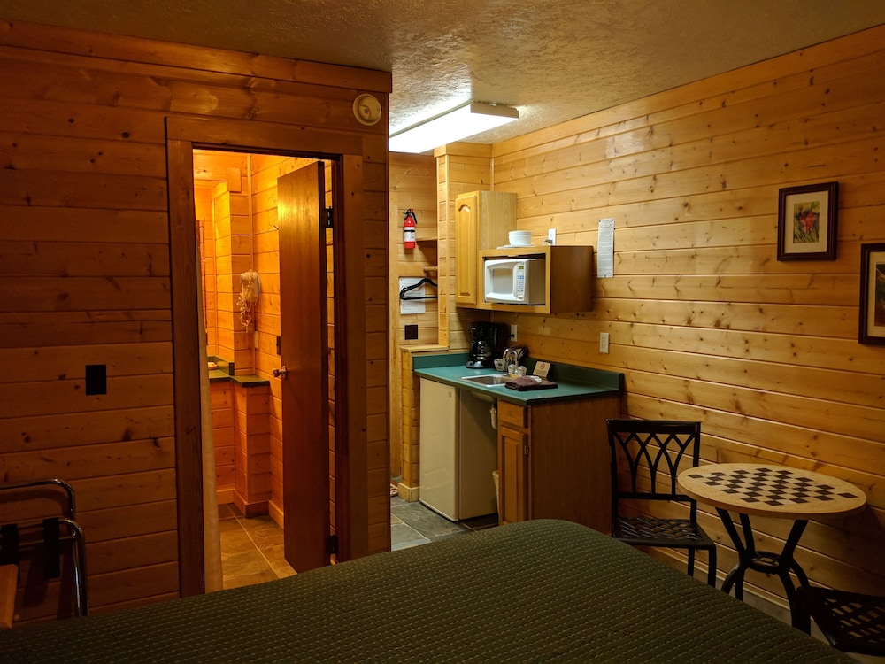 Classic Room, 1 Queen Bed, Balcony, Park View (pets allowed)