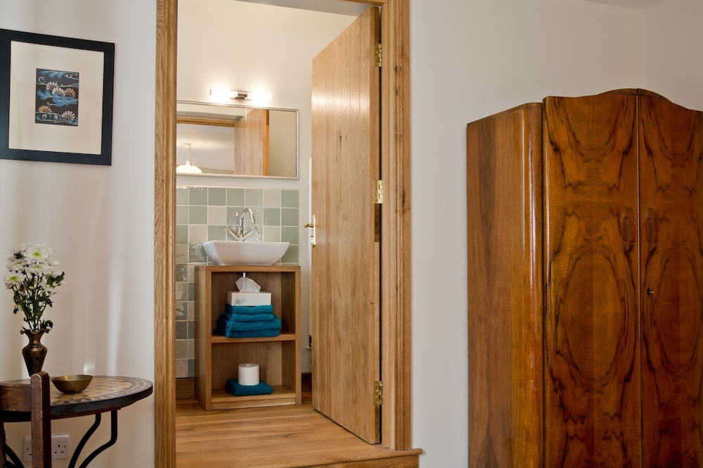 Superior Double Room, Ensuite, Courtyard View photo 2