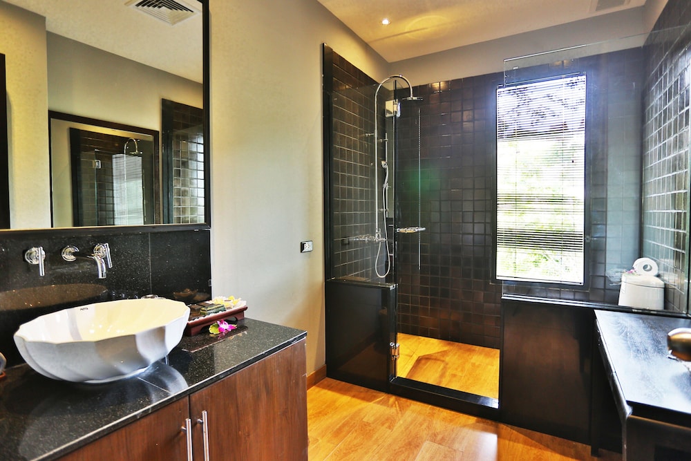 Family Access Pool 2-Bedroom Suite - Photo 9
