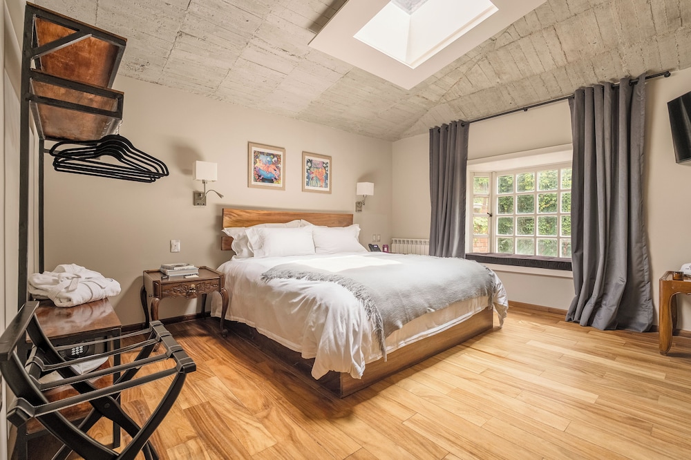 Skylight King Suite photo 1