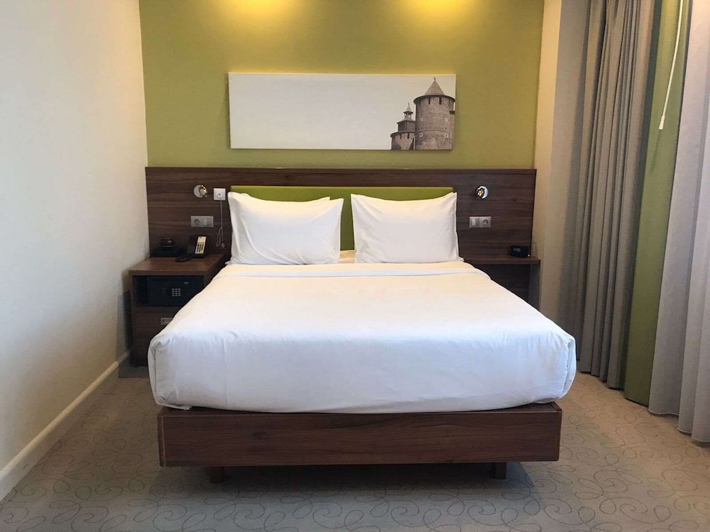 Room, 1 Queen Bed, Accessible photo 1