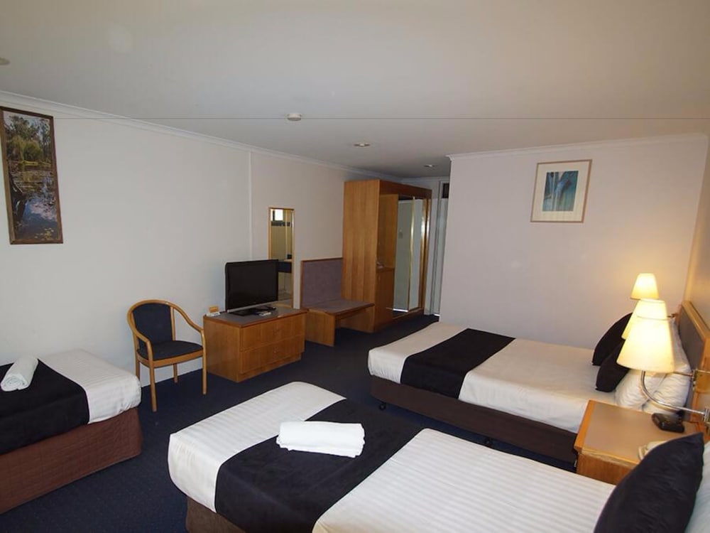 Superior Twin Room with 2 Queen Beds and Garden View photo 2