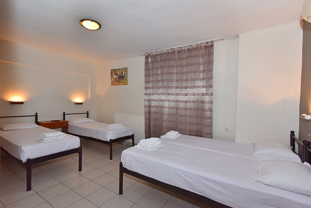 Economy Quadruple Room photo 1