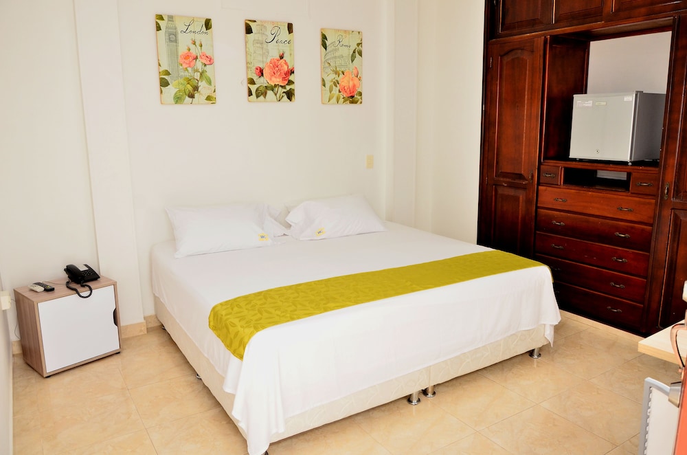 Comfort Room, 1 King Bed, Non Smoking photo 1