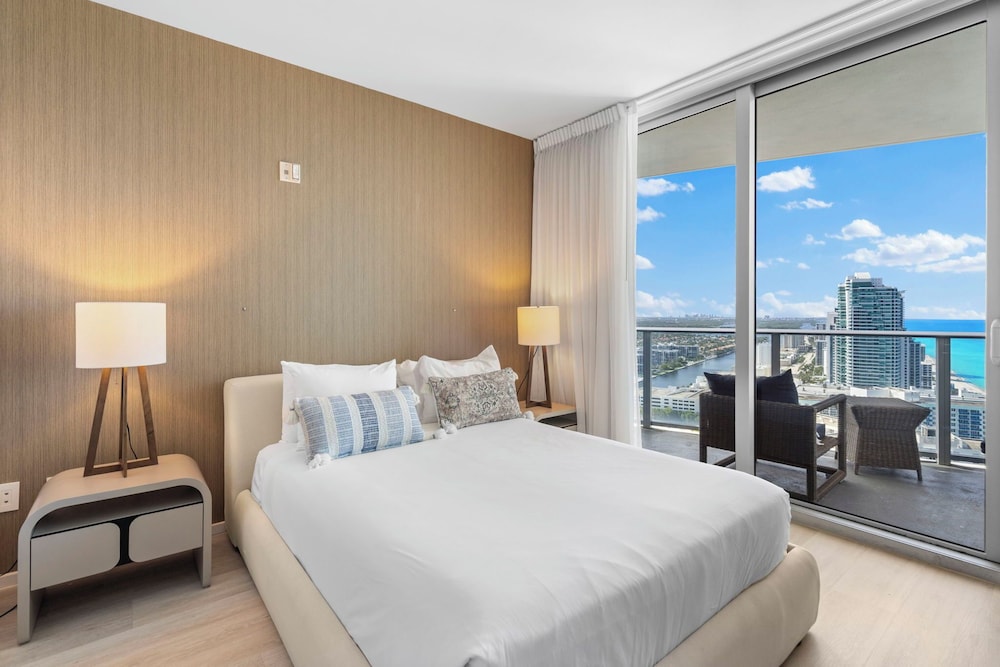 Luxury Apartment, 2 Bedrooms, Ocean View photo 2