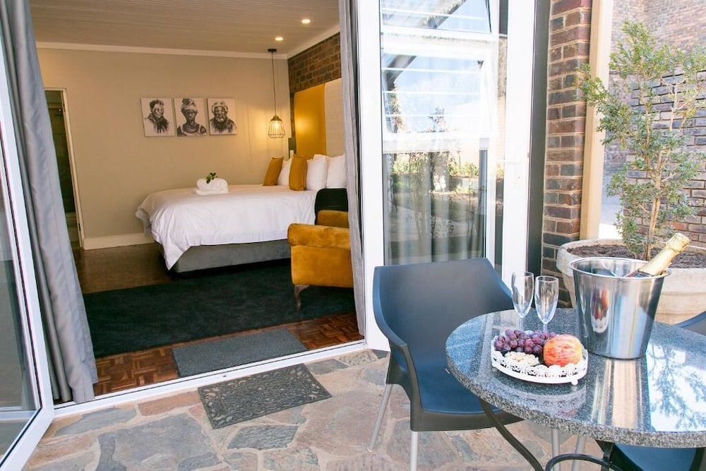 Executive Room, Kitchen - Photo 2