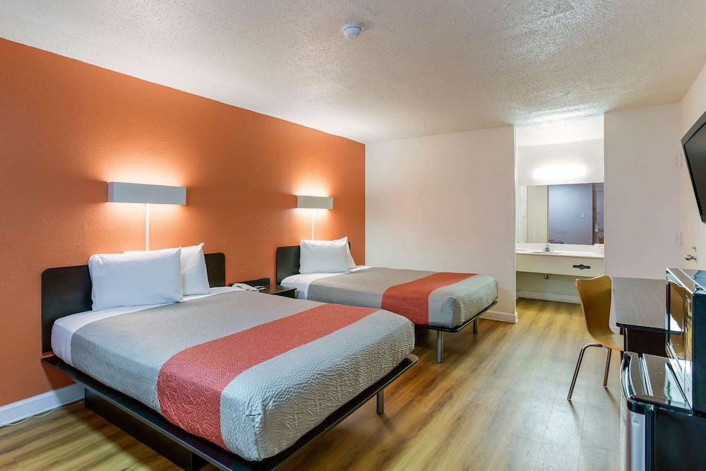 Standard Room, 2 Queen Beds, Smoking, Kitchenette photo 2