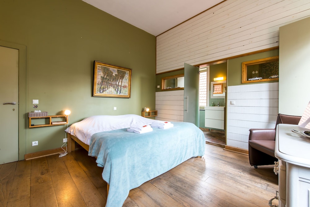 Deluxe Room, 1 Queen Bed, City View