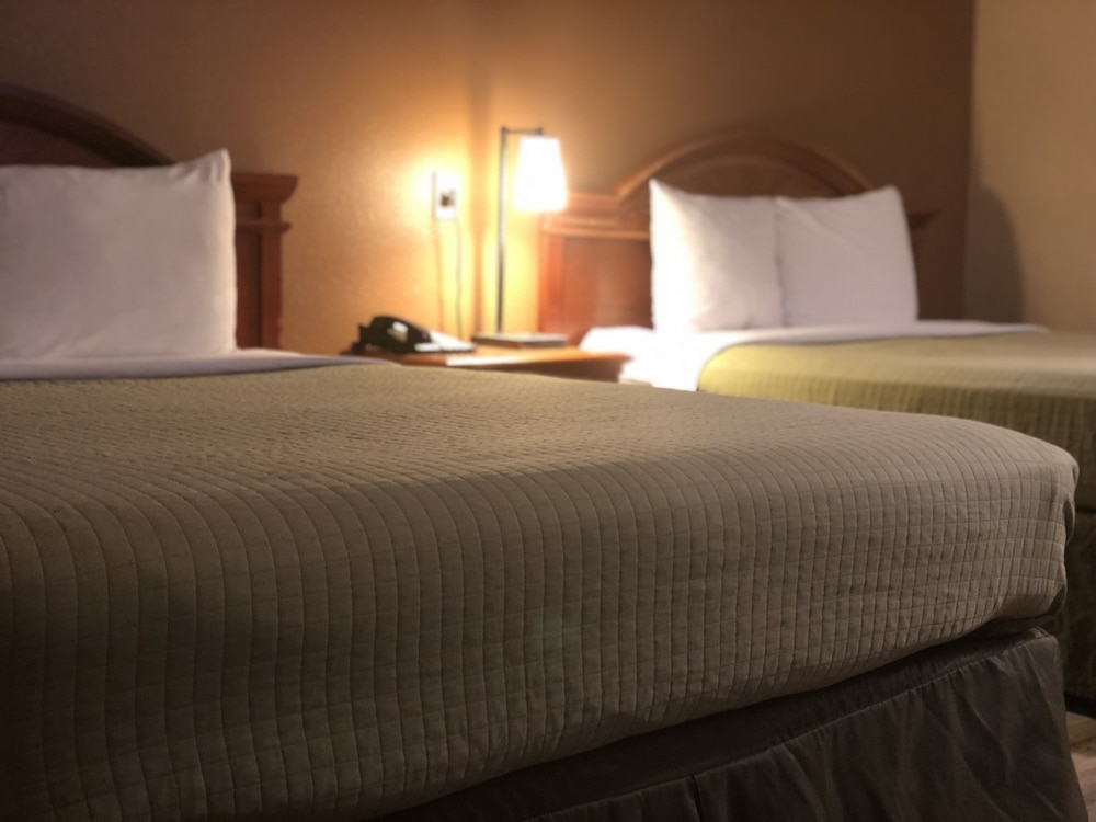 Standard Room, 2 Queen Beds, Non Smoking - Photo 3