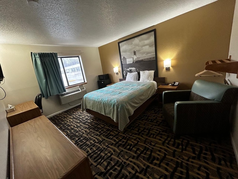 Queen Bed Accessible - Photo 3
