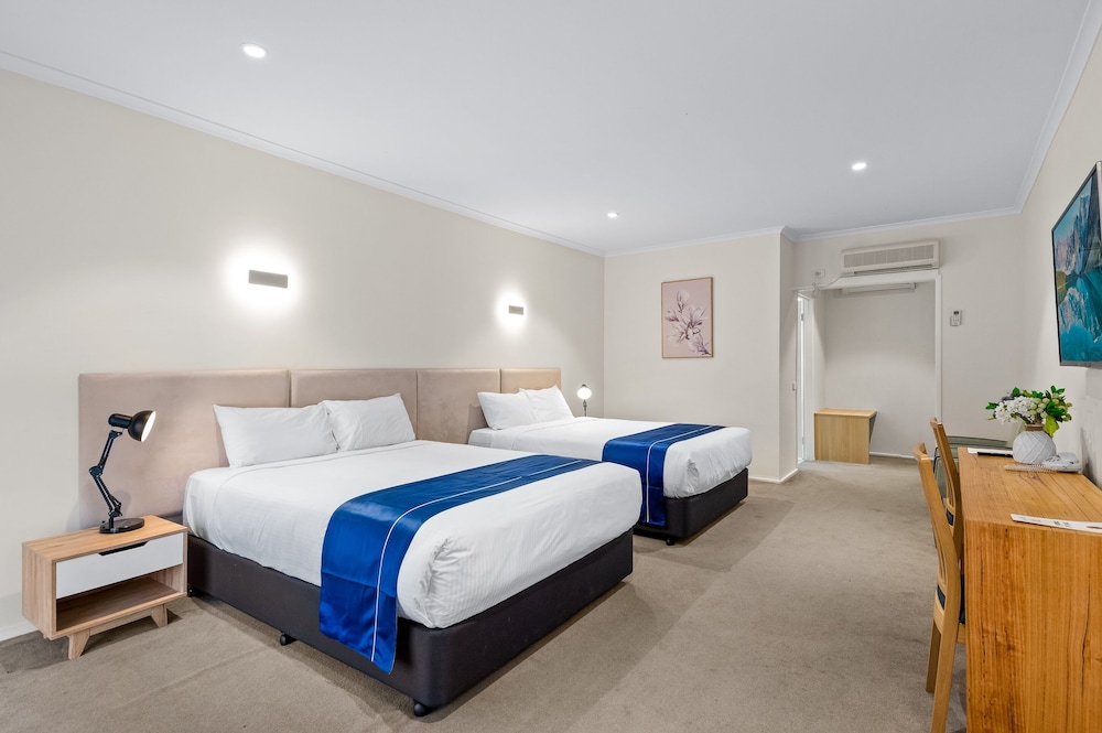 Executive Twin Room, 2 Queen Beds, Refrigerator & Microwave
