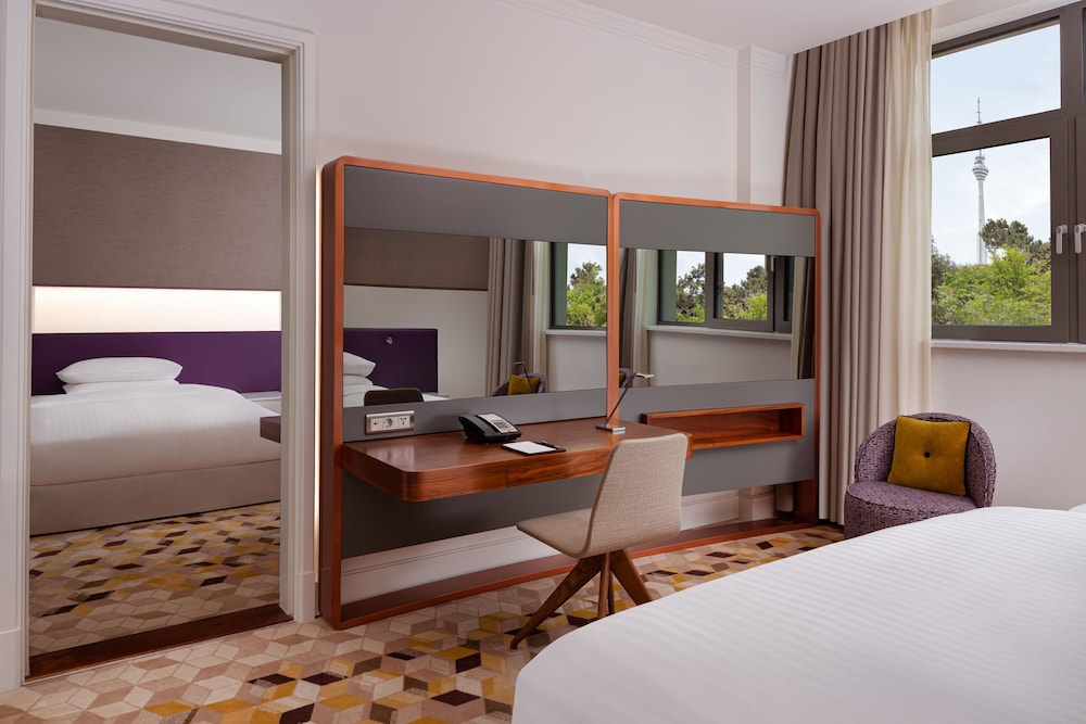 Deluxe Room, 2 Queen Beds, Smoking, Sea View photo 3