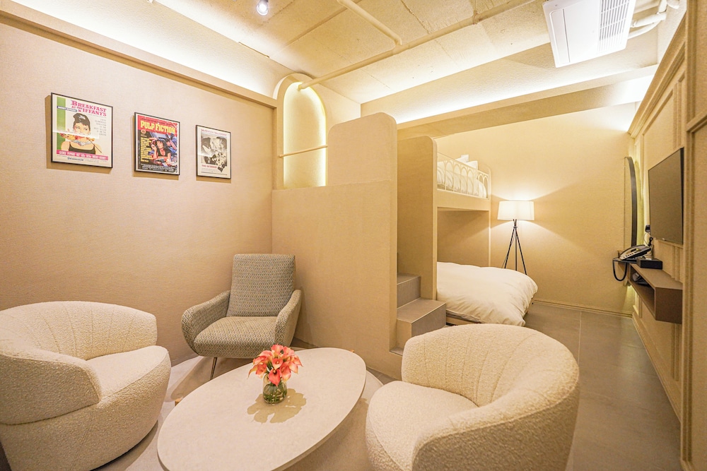 mo 402(Deluxe Room)