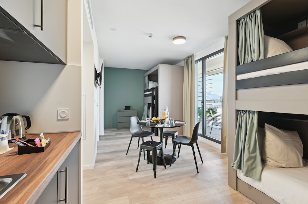 Large comfort studio, 1 double bed and 1 Bunk cabin bed, Balcony - Photo 4