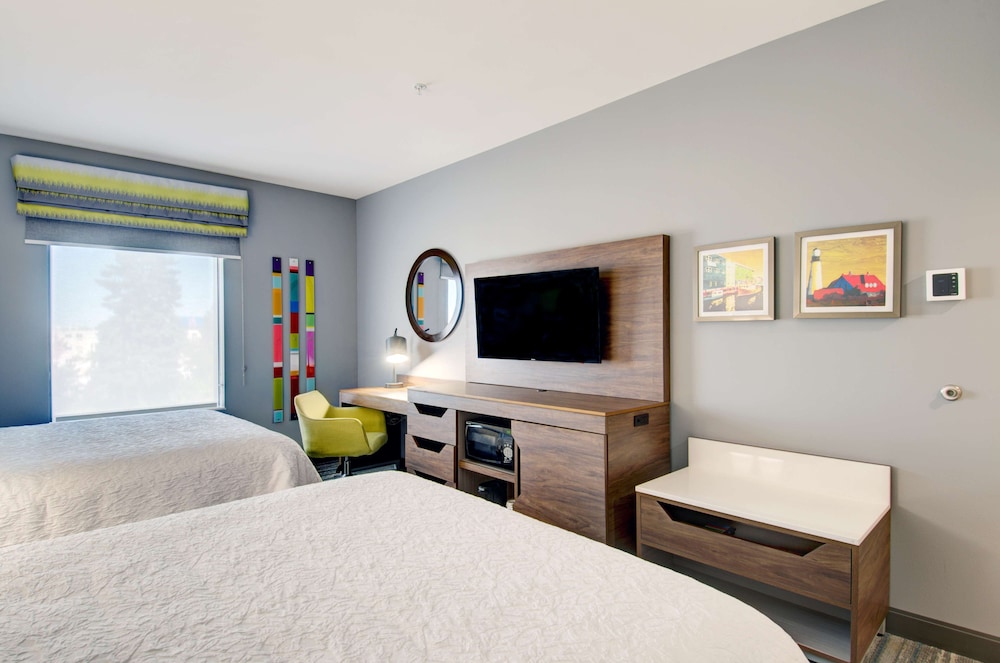 Room, 2 Queen Beds, Accessible (Hearing) - Photo 8