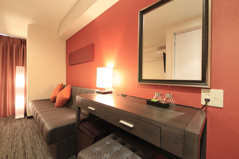 Superior Semi Double Room, Smoking - Extra Sofa Bed is from 3rd adult photo 2
