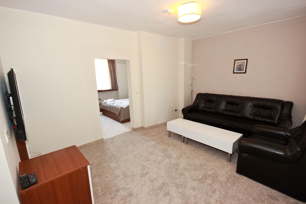 Apartment, 1 Bedroom, Connecting Rooms photo 2