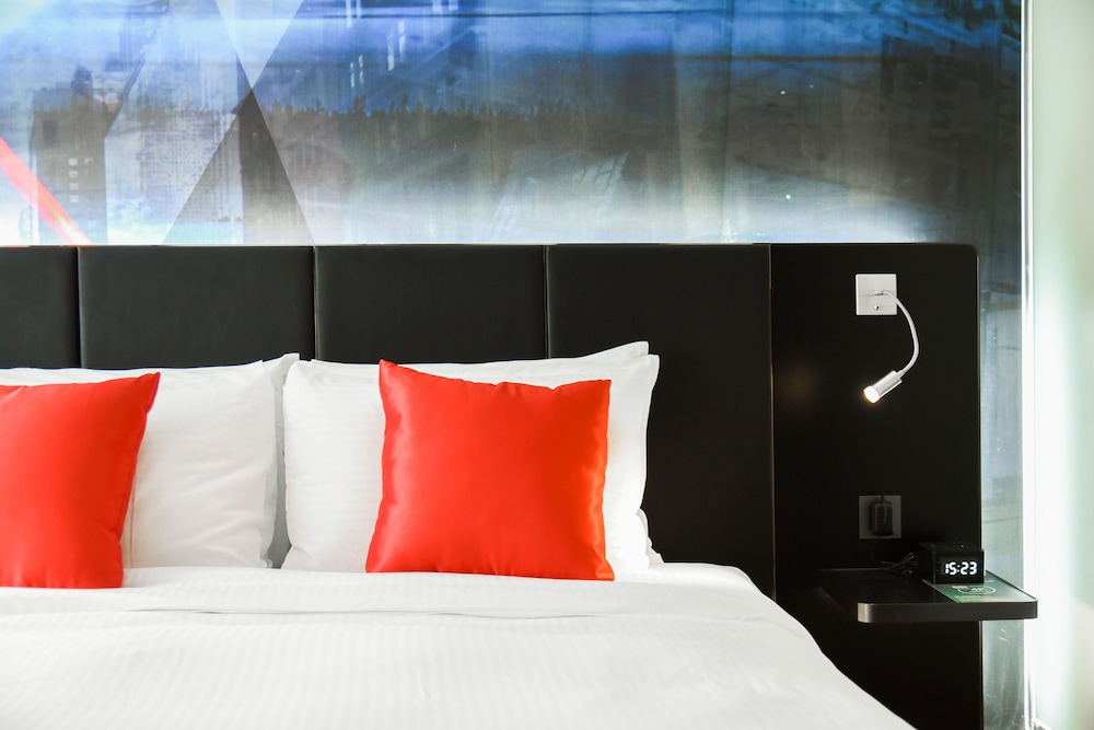 Premier Suite, 1 King Bed, Executive Level, photo 6