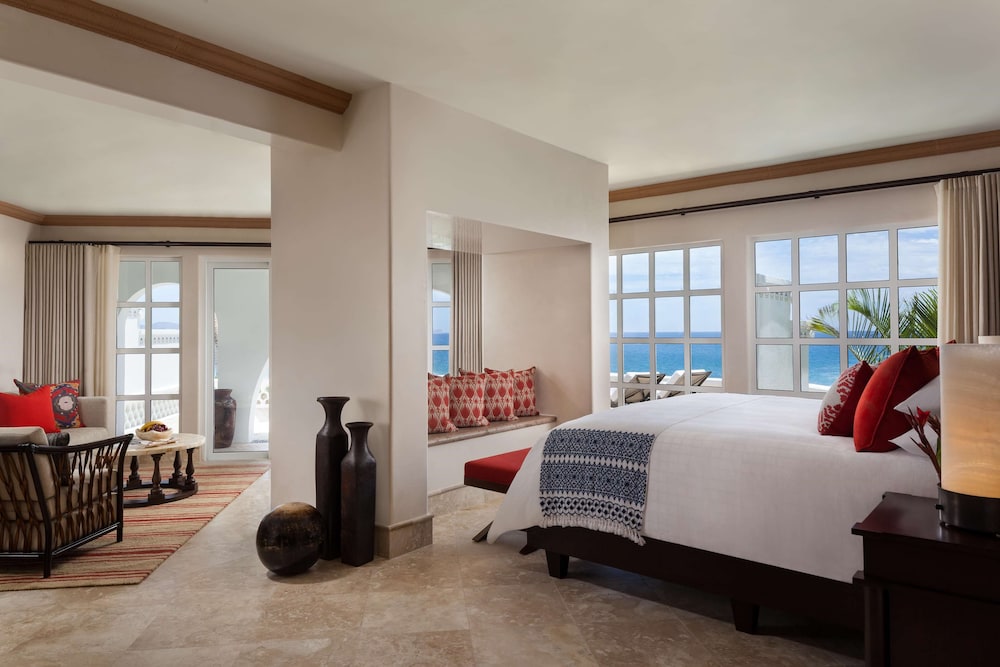 Family Room, Oceanfront (Palmilla)