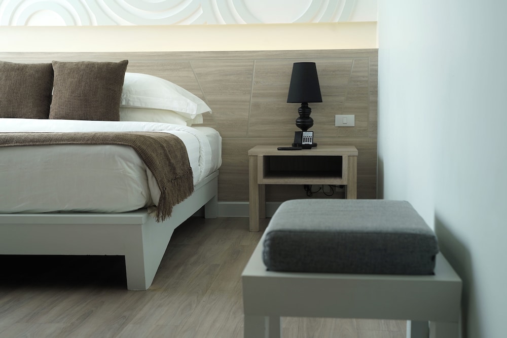 Deluxe Room, 1 Double Bed, Non Smoking, City View - Photo 5