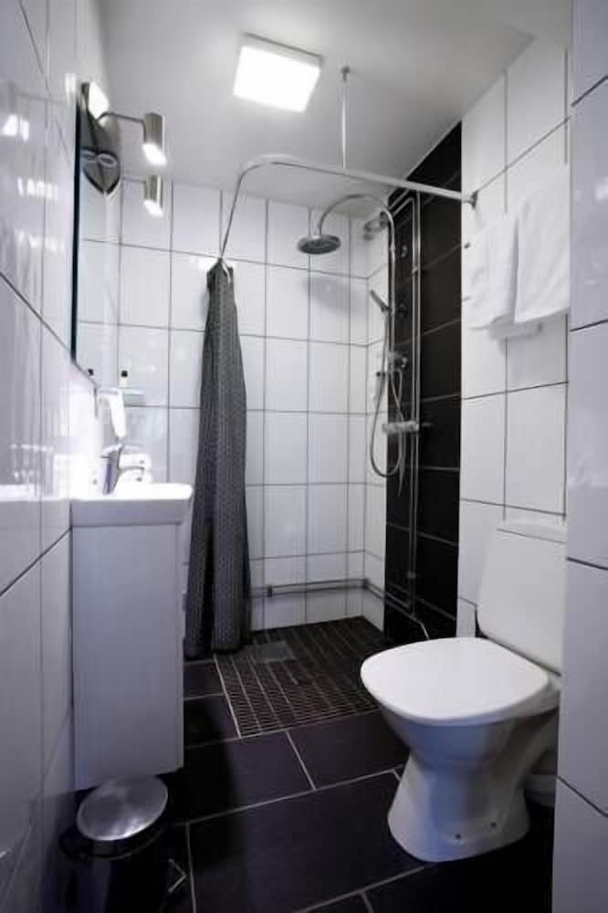 Single Room - Photo 2