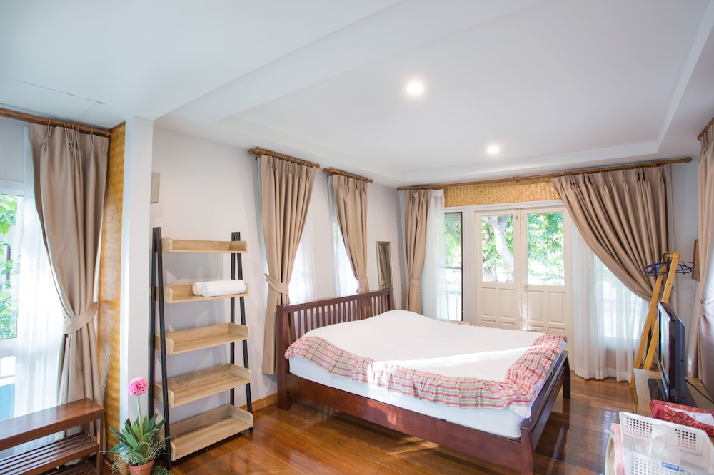 Thai Mini Suite