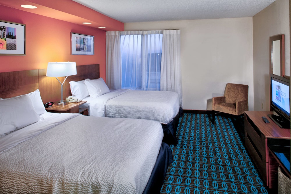 Room, 2 Queen Beds - Photo 4