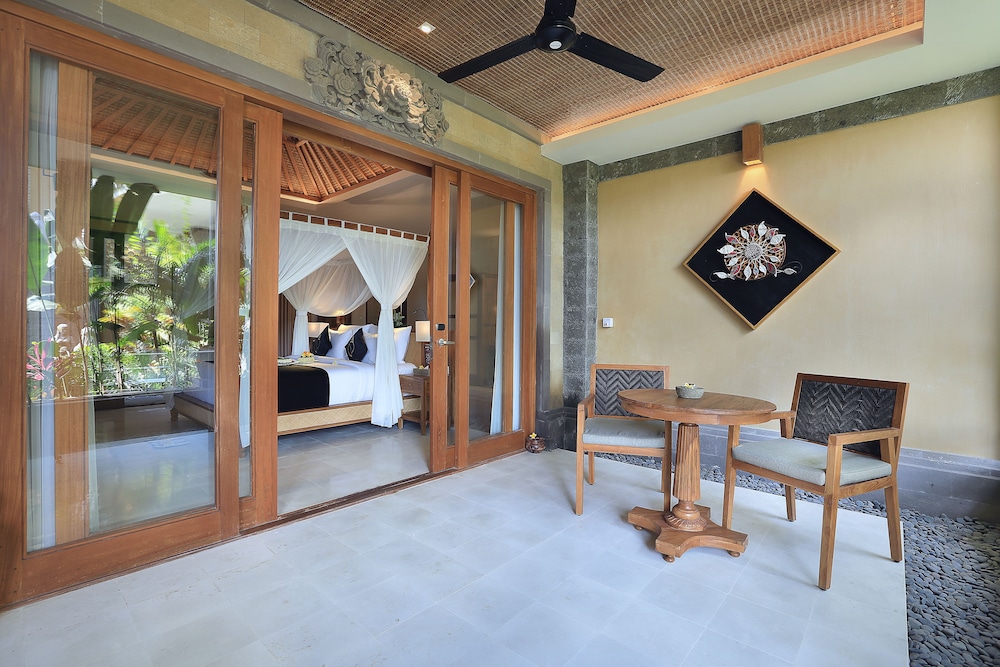 Suite with Jacuzzi (with Daily Afternoon Tea) thumbnail 5