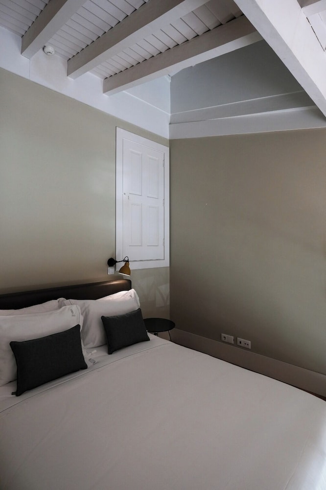 Suite, City View