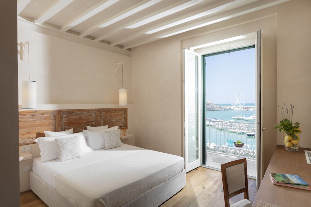 Deluxe Quadruple Room, Harbor View, Sea Facing (Vittoria Grande)