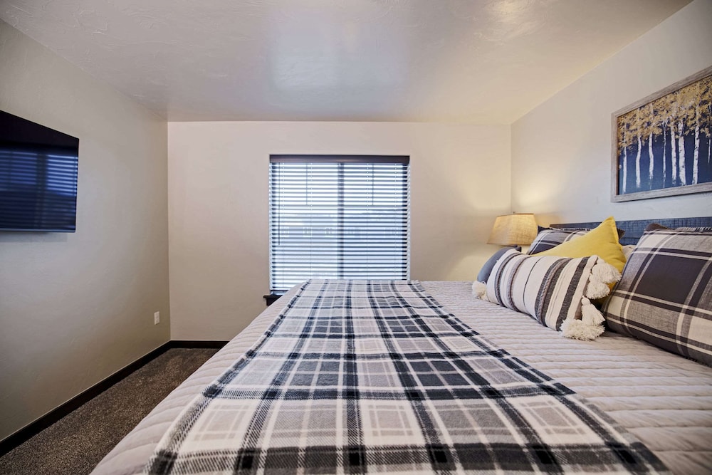 Suite, Multiple Beds, Non Smoking (Upgrade) - Photo 7