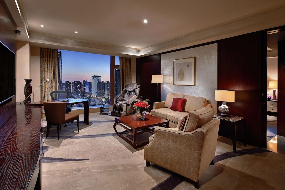 Signature Suite - Free Fairmont Gold Lounge Benefits - Photo 2