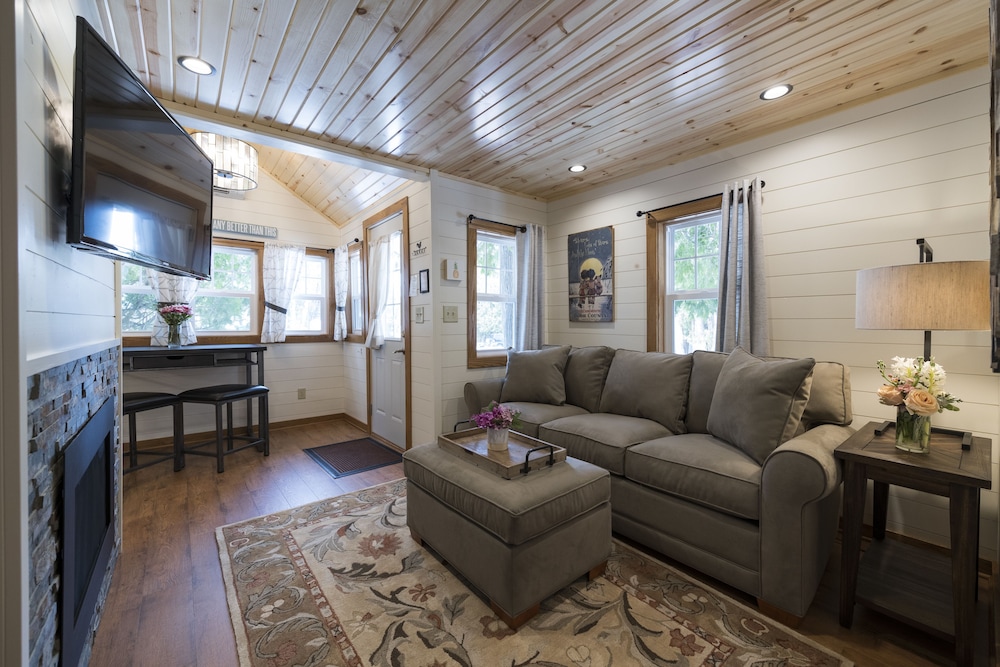 Room, Private Bathroom (Finch Cottage -Breakfast Not Included) photo 1