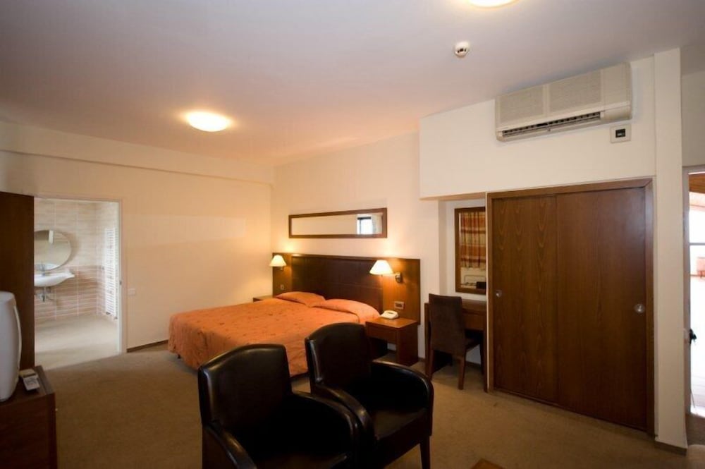 Standard Twin Disable Room