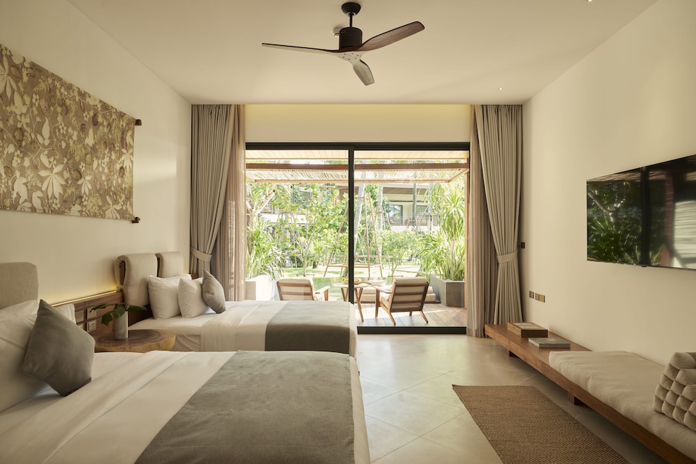 Deluxe Room, 2 Queen Beds, Balcony