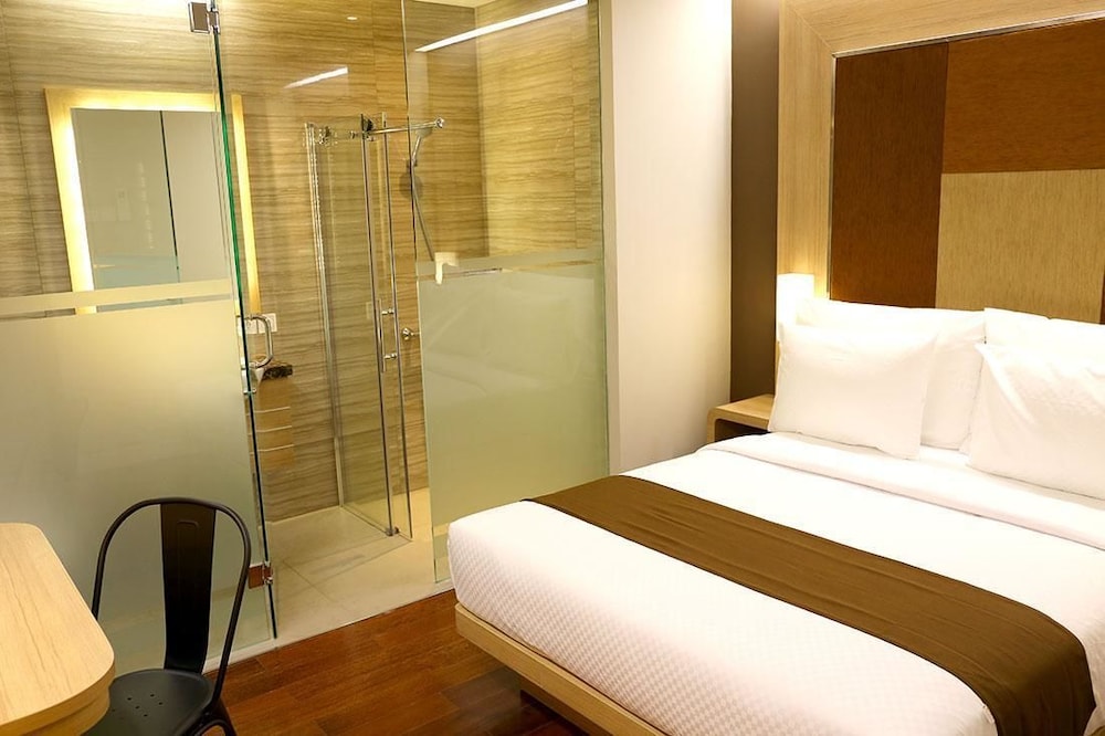 Basic Single Room, 1 Queen Bed