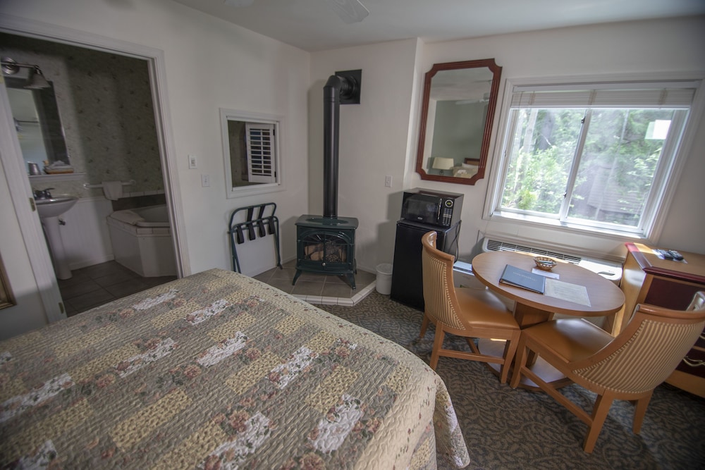 Suite, 1 Queen Bed with Sofa bed, Ground Floor photo 1