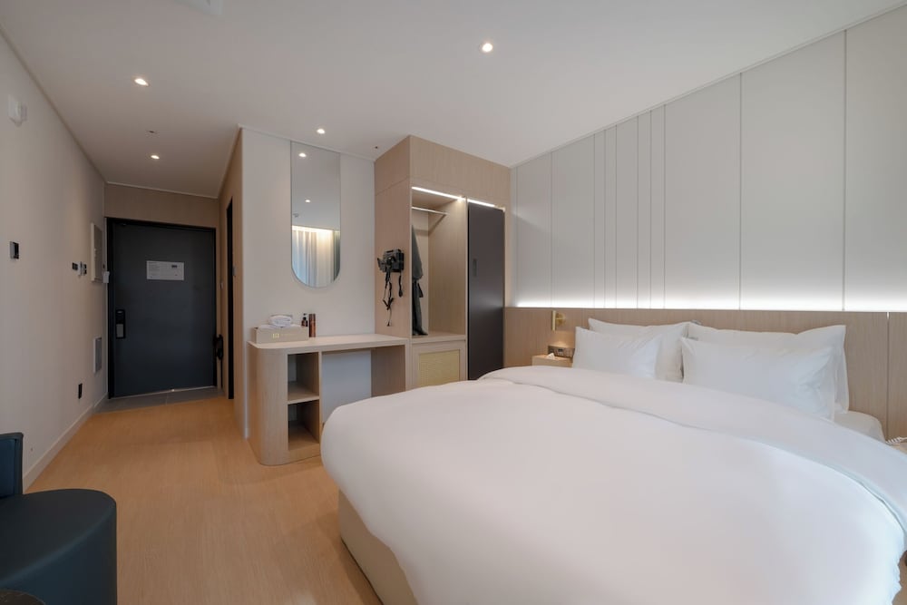 Business Double Room, 1 Double Bed, Non Smoking, City View