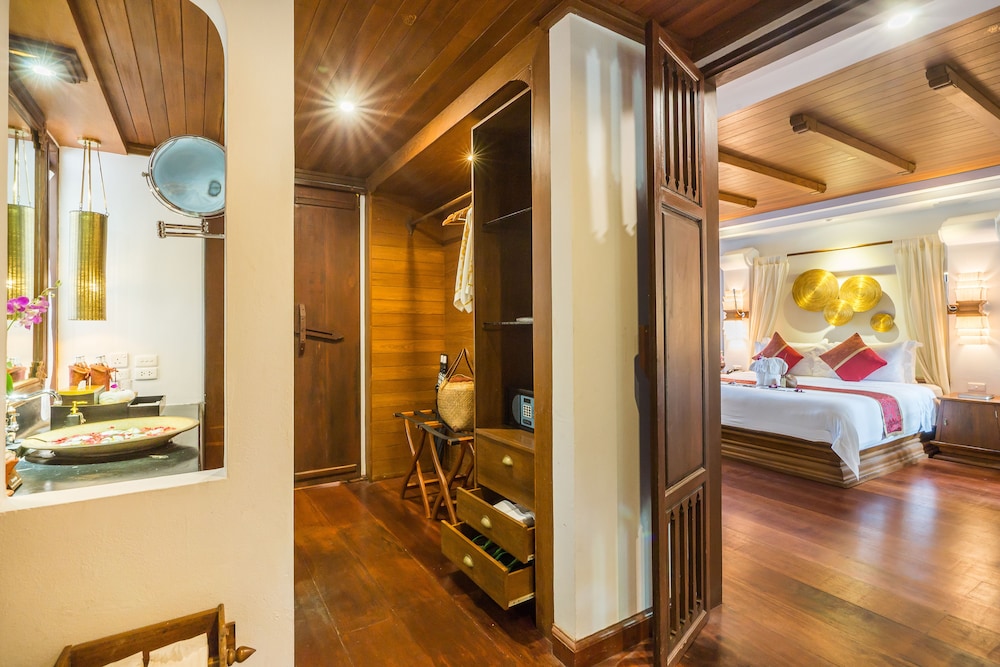 Grand Suite, Pool View - Photo 7