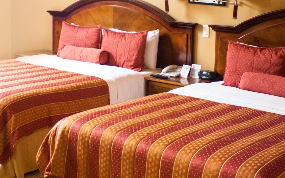 Standard Double Room, 2 Queen Beds photo 3