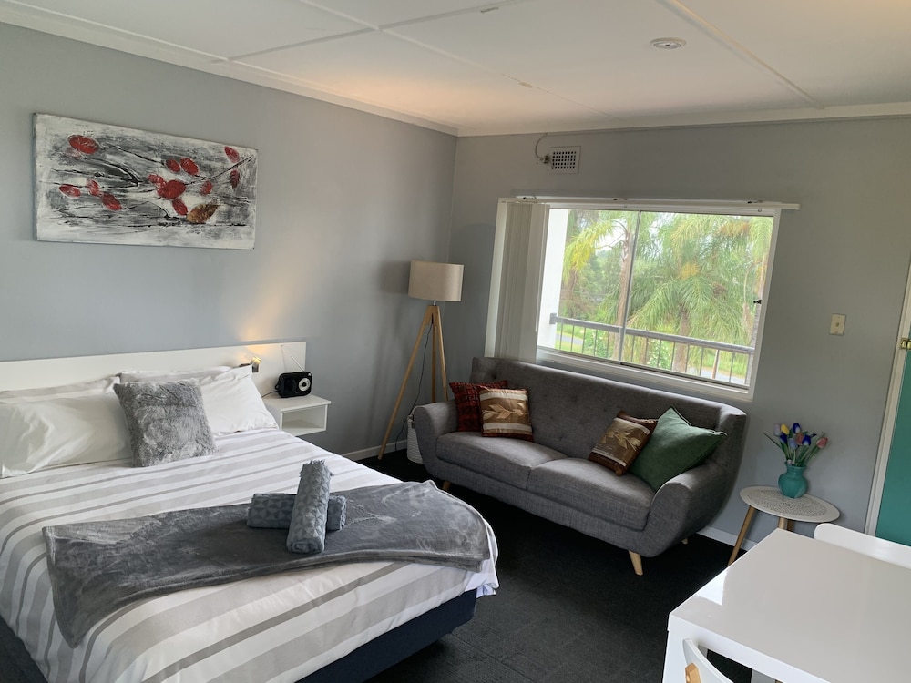 Deluxe Double Room, 1 Queen Bed, Ensuite photo 1