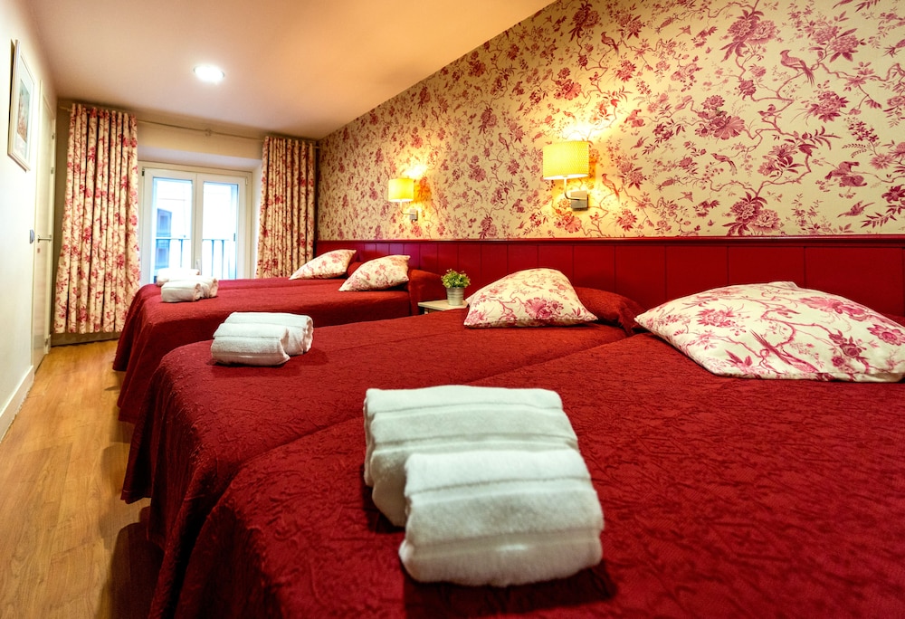 City Quadruple Room - Photo 2