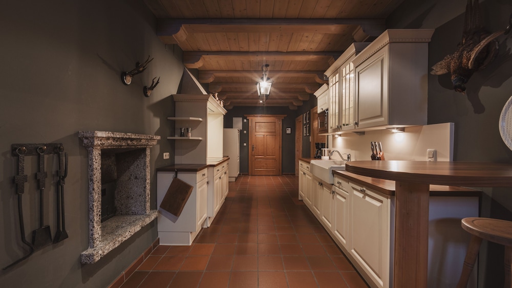 Traditional Apartment, 3 Bedrooms photo 3