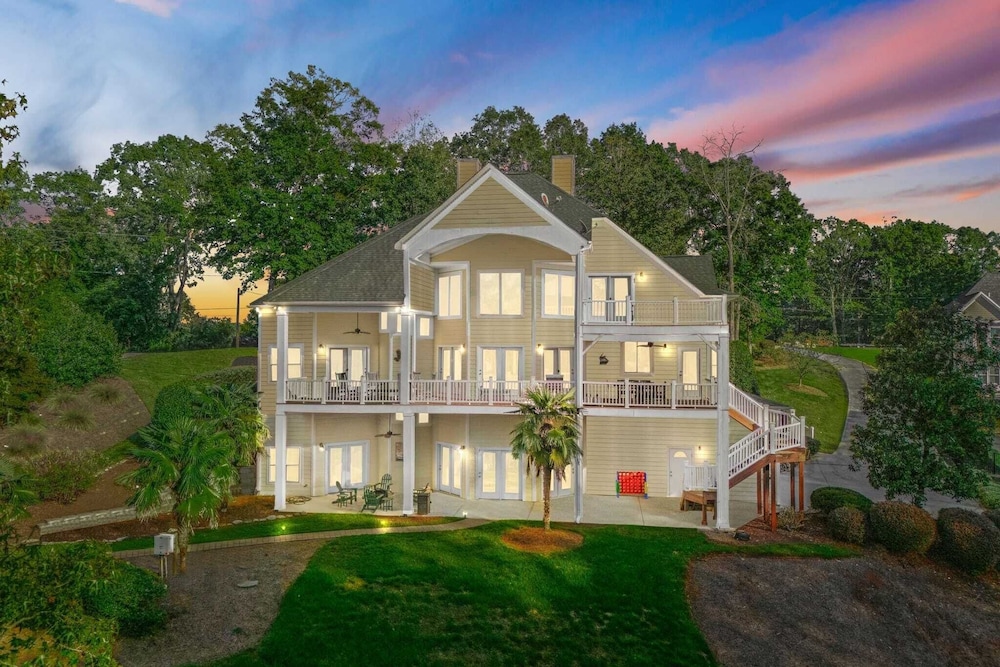 House (6 Bedrooms)